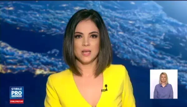 Rulota trantita la pamant de rafale puternice de vant. Proprietarul a ramas si fara acoperisul casei