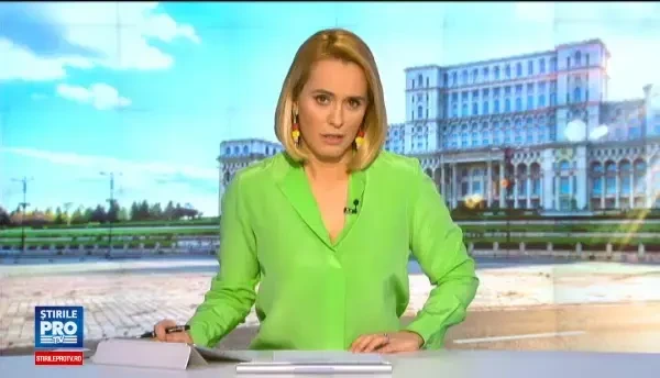 Un parlamentar din Arges si-a concediat consiliera pentru pozele sexy de pe Facebook. Reactia ei: Si el are poze in slip