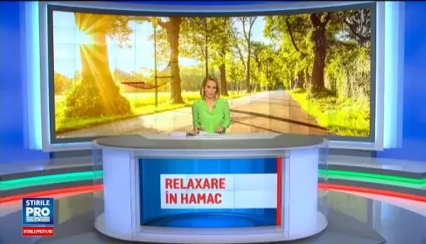 Tot mai multi romani inlocuiesc patura cu ... hamacul. Imaginile surprinse in parcurile din Timisoara sau Cluj