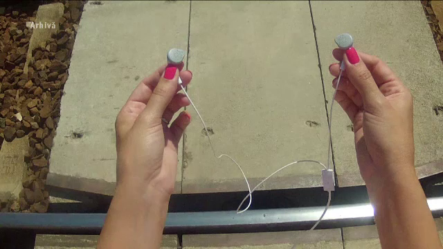 Cat de periculoase sunt castile audio pentru urechi si ce riscam daca le imprumutam. Avertismentul unui specialist