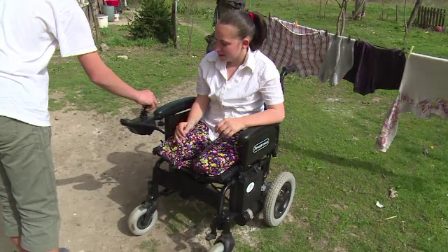 Exemplul dat de Francesca, care a ramas fara picioare din cauza unei boli grave. Cea mai mare dorinta a adolescentei