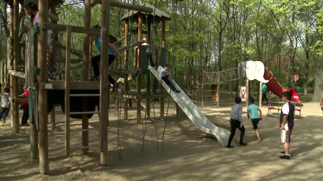 Alesii vor sa le ofere o zi libera parintilor din Romania. 84 de parlamentari au semnat deja proiectul