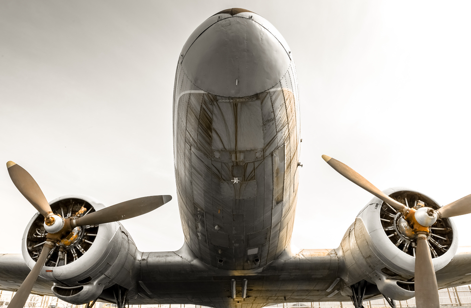 Conducerea ministerului Sănătății, printre care și Alexandru Rogobete, acuzată că folosește nejustificat avioane militare