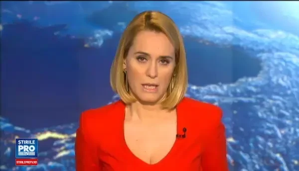 O cantareata a murit pe scena, in timpul concertului, dupa ce a fost muscata de o cobra. VIDEO