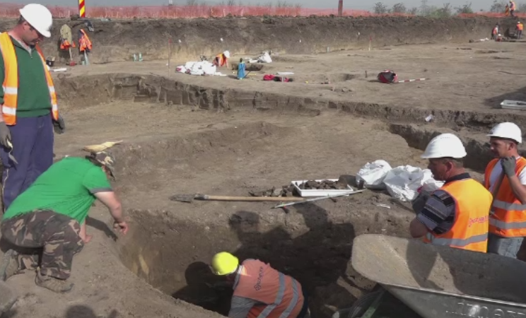 Muncitorii care lucrau la autostrada Sebes-Turda au facut o mare descoperire. Lucrarile au fost oprite imediat