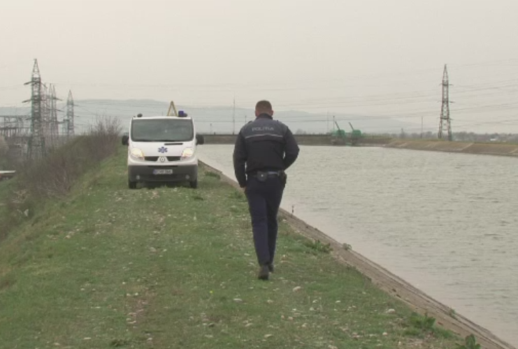 Cadavrul unui barbat, gasit in raul Bistrita, legat la maini si la picioare. Ce a povestit cel care a facut descoperirea