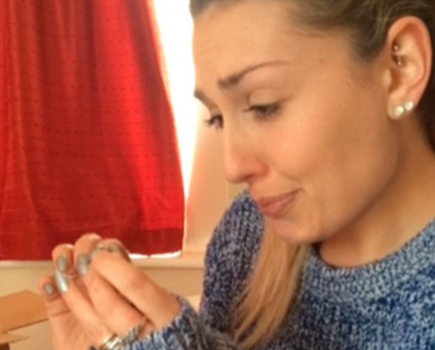 O vaduva a decis sa transforme cenusa sotului ei intr-un inel. Reactia emotionanta pe care a avut-o cand l-a primit