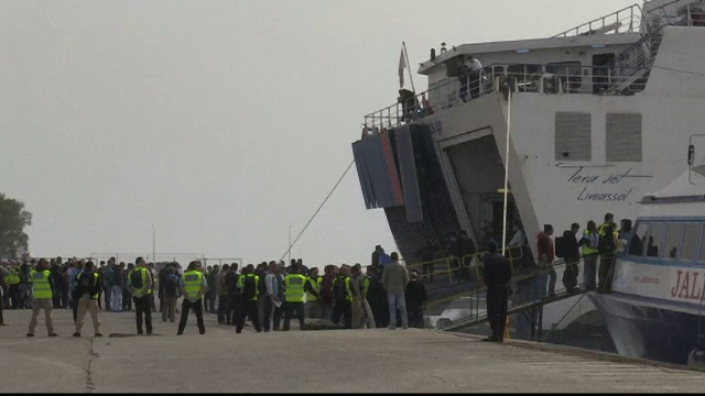 Inca 124 de refugiati, trimis din Grecia in Turcia. Migrantii au strigat "Rusine Uniunea Europeana"