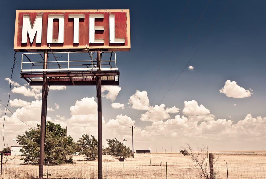 Un proprietar de motel si-a spionat oaspetii in timp ce faceau sex, timp de 29 de ani. Ce isi nota apoi in jurnale