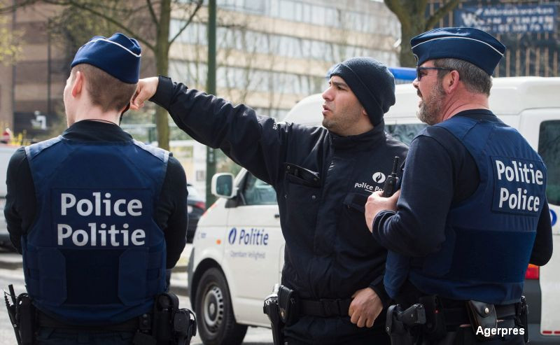 Operatiune antiterorista de amploare in Bruxelles. Oamenii au fost evacuati, iar pe acoperisuri au fost trimisi lunetisti