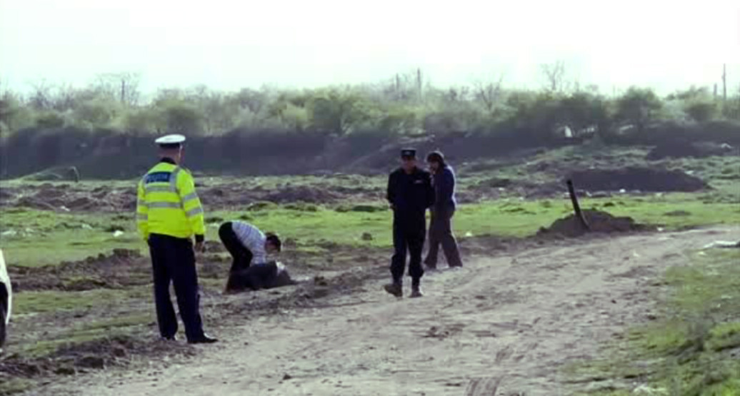 Crima inexplicabila intr-un sat din Buzau. Un barbat a plecat cu copilul sau ca sa-i ia bomboane, apoi l-a injunghiat