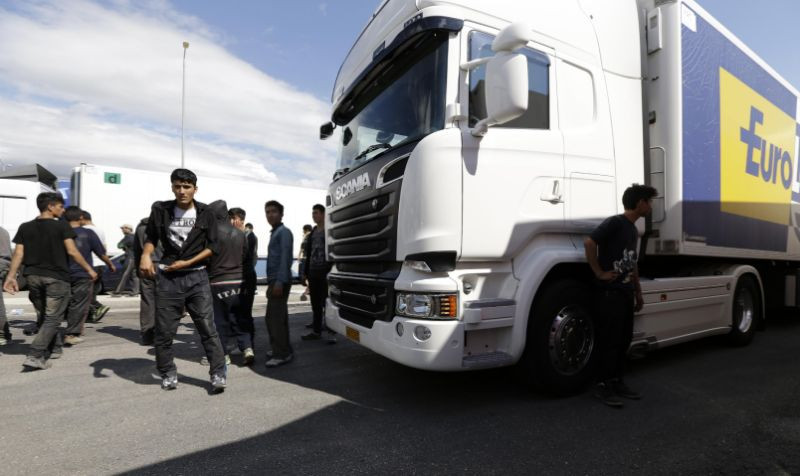 "Ajutor! Soferul nu vrea sa opreasca. Nu avem oxigen!". Ce a urmat dupa ce un baietel afgan de 7 ani a expediat mesajul