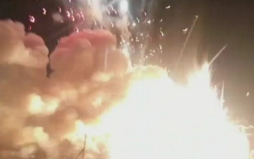 Cel putin 100 de morti si 400 de raniti in India, dupa explozia unor artificii. Templul nu avea autorizatie pentru pirotehnie