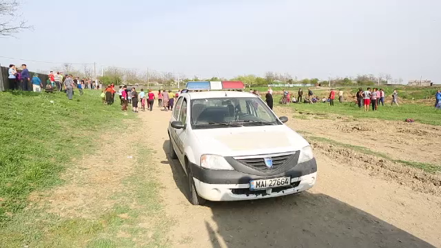 Familia ii ia apararea barbatului care si-a ucis fiul de 8 ani, apoi si-a luat viata. Ce spun vecinii din sat despre criminal