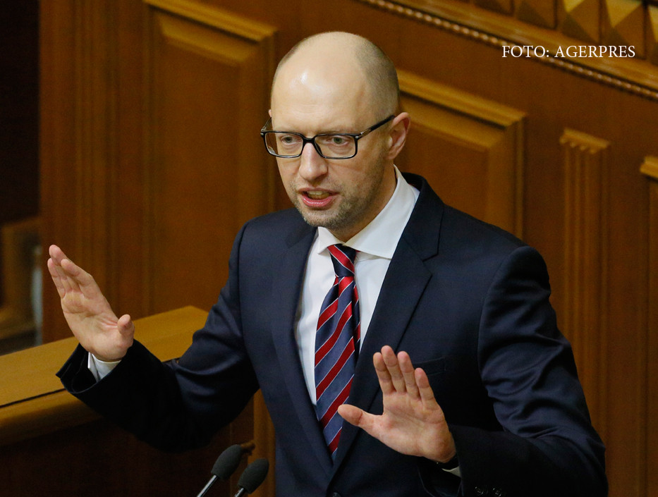 Premierul ucrainean demisioneaza. Presedintele, care apare in Panama Papers, il acuza de coruptie