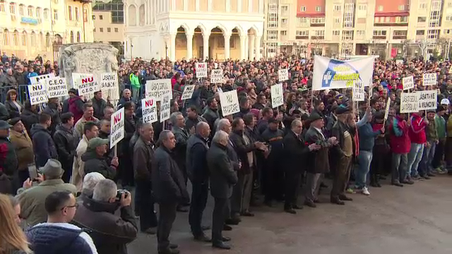 Salarii mai mici pentru 4.000 de angajati ai Complexului Energetic Hunedoara. Masurile luate pentru a evita falimentul