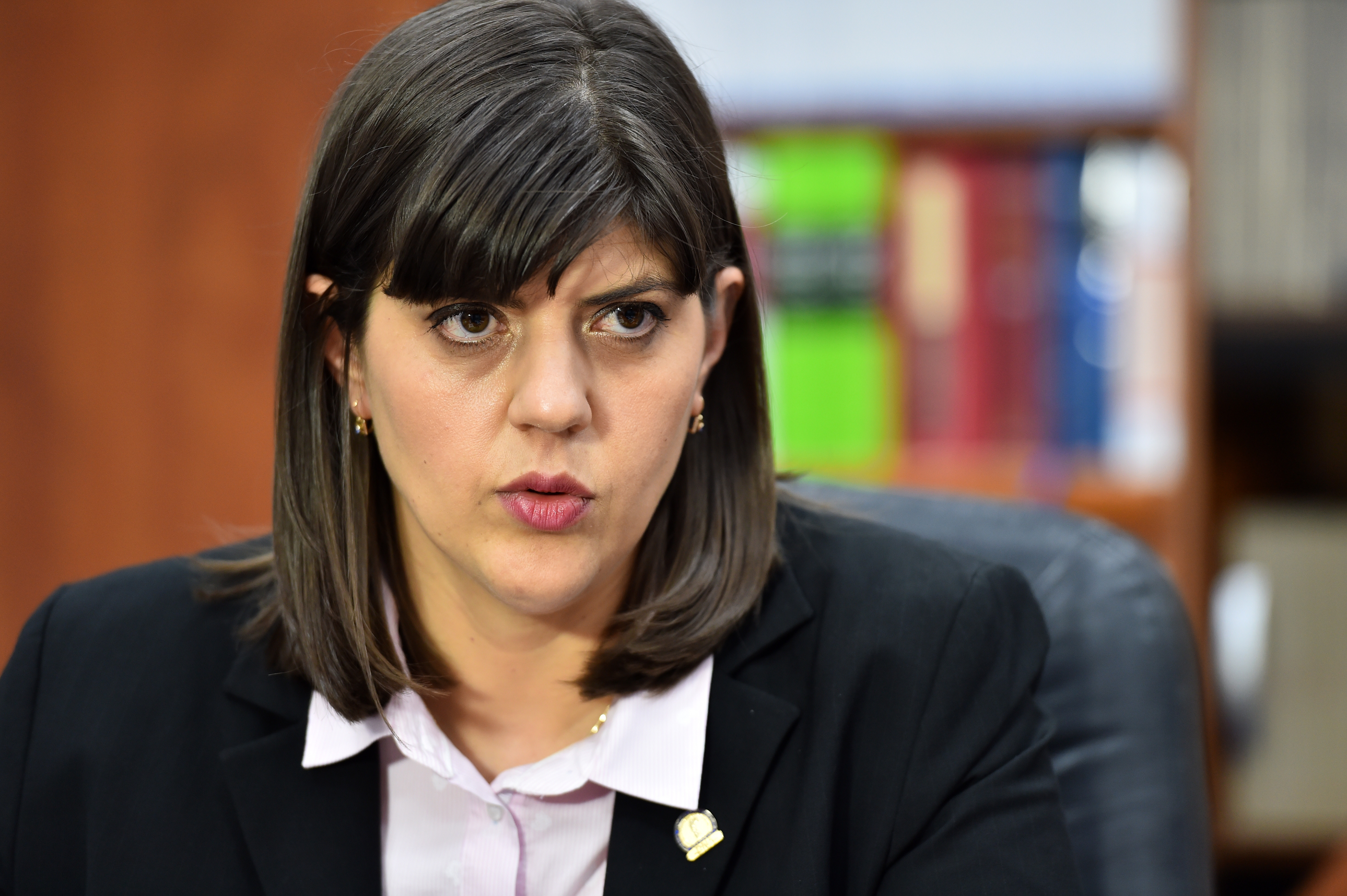 Surse Hotnews: Doi moguli media i-ar fi angajat pe israelienii care au spionat-o pe Laura Codruta Kovesi