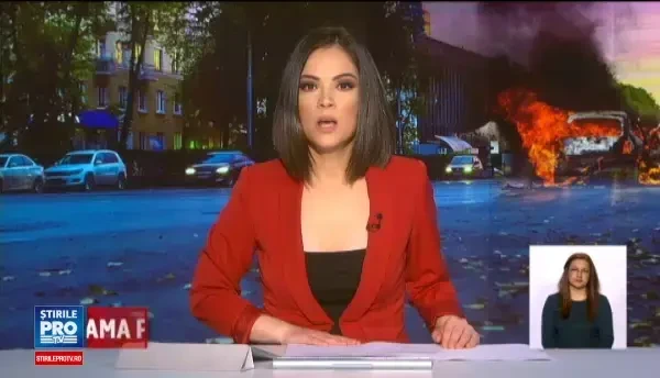 O masina a ars ca o torta in Capitala, dupa un accident in trafic. Ce a facut soferul cand a vazut flacarile imense