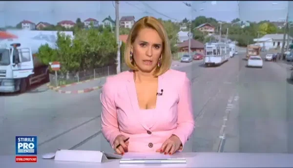 Gestul unui vatman din Iasi, furios ca un copil i-a murdarit parbrizul tramvaiului. Imaginile au starnit controverse