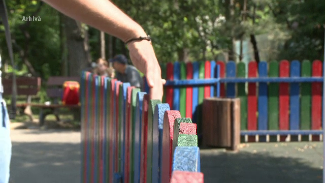 Baietel abuzat sexual de iubitul mamei sale. Ce le-a facut fratilor lui, in lipsa femeii