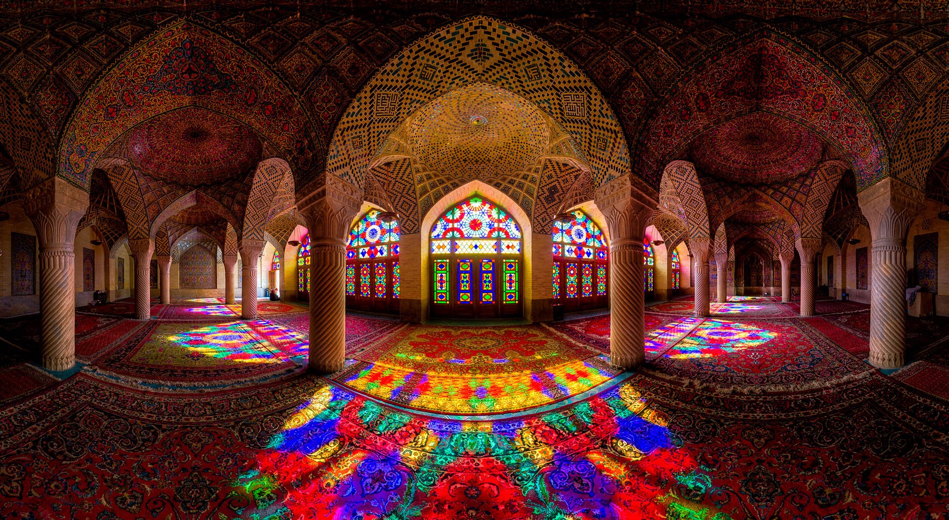 Moscheea Nasir Al-Mulk, cunoscuta si ca
