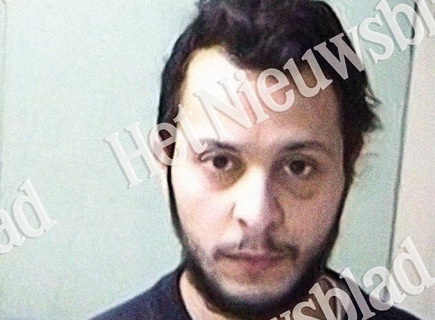 Salah Abdeslam, suspectul-cheie in cazul atentatelor teroriste din Paris, a fost extradat de Belgia. Ce il asteapta in Franta