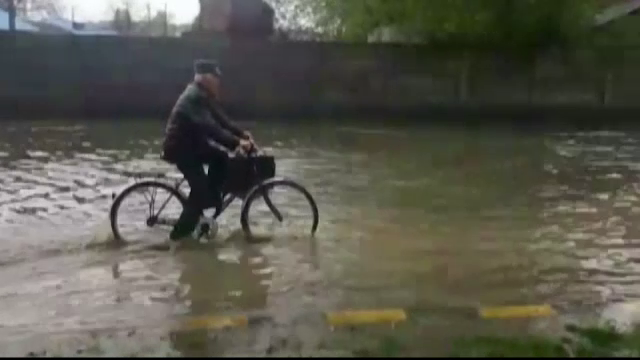 Orasul Moreni, inundat in cateva minute dupa ploaia torentiala de marti. Cea mai mare nemultumire a locuitorilor