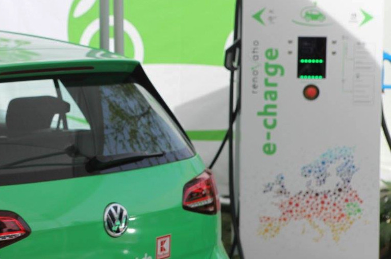 (P) Retea de statii de alimentare non-stop pentru masinile electrice, in parcarile magazinelor Kaufland din toata tara