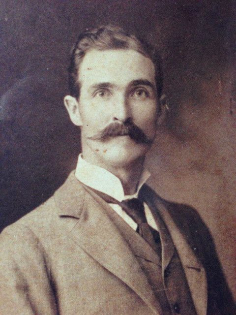 A publicat o fotografie cu stra-strabunicul sau si a primit sute de comentarii. Ce detaliu au observat oamenii in imagine