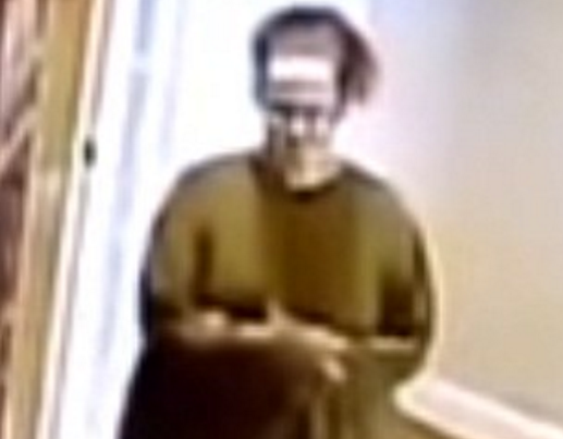 Furt filmat la o inmormantare. Gestul socant pe care l-a facut o femeie dupa ce s-a apropiat de cosciug