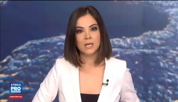 Ipostazele in care apare pe internet o profesoara de geografie din Iasi. Directoarea scolii: Nu ne vine sa credem