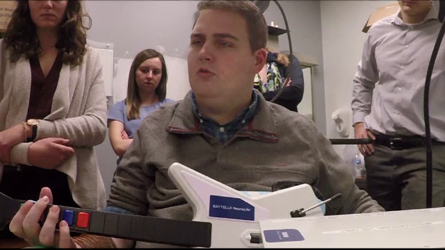 Premiera mondiala in medicina. Solutia gasita de medicii din SUA pentru ca un tanar paralizat sa-si miste din nou mainile