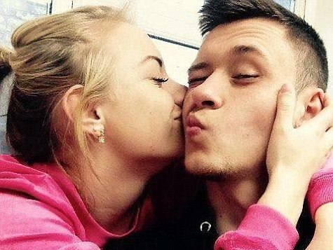 Adolescenta snopita in bataie de iubitul ei. Motivul banal de la care a pornit scandalul