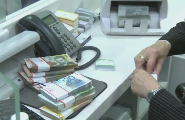 O banca din Romania are o propunere pentru clientii cu credite in franci, la doar o zi dupa adoptarea legii "Darii in plata"