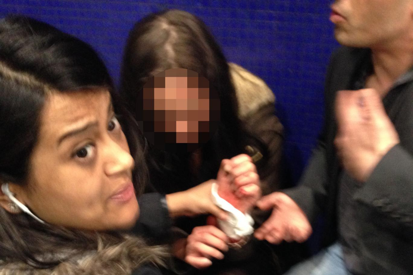 Gestul inconstient facut de o tanara, in statia de metrou, in Marea Britanie. O femeie a fost grav ranita