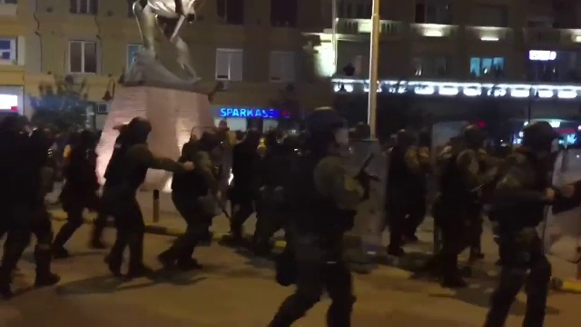 Criza politica in Macedonia. Decizia presedintelui a scos mii de oameni in strada si a dus la proteste violente