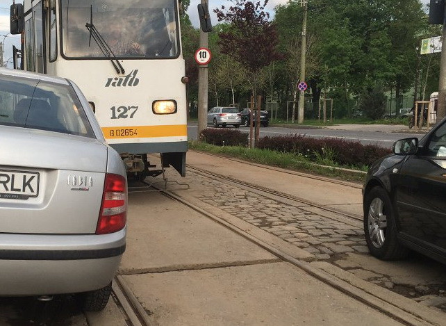 Firea cere demiterea vatmanului care a despărțit o fetiță de bunicul ei