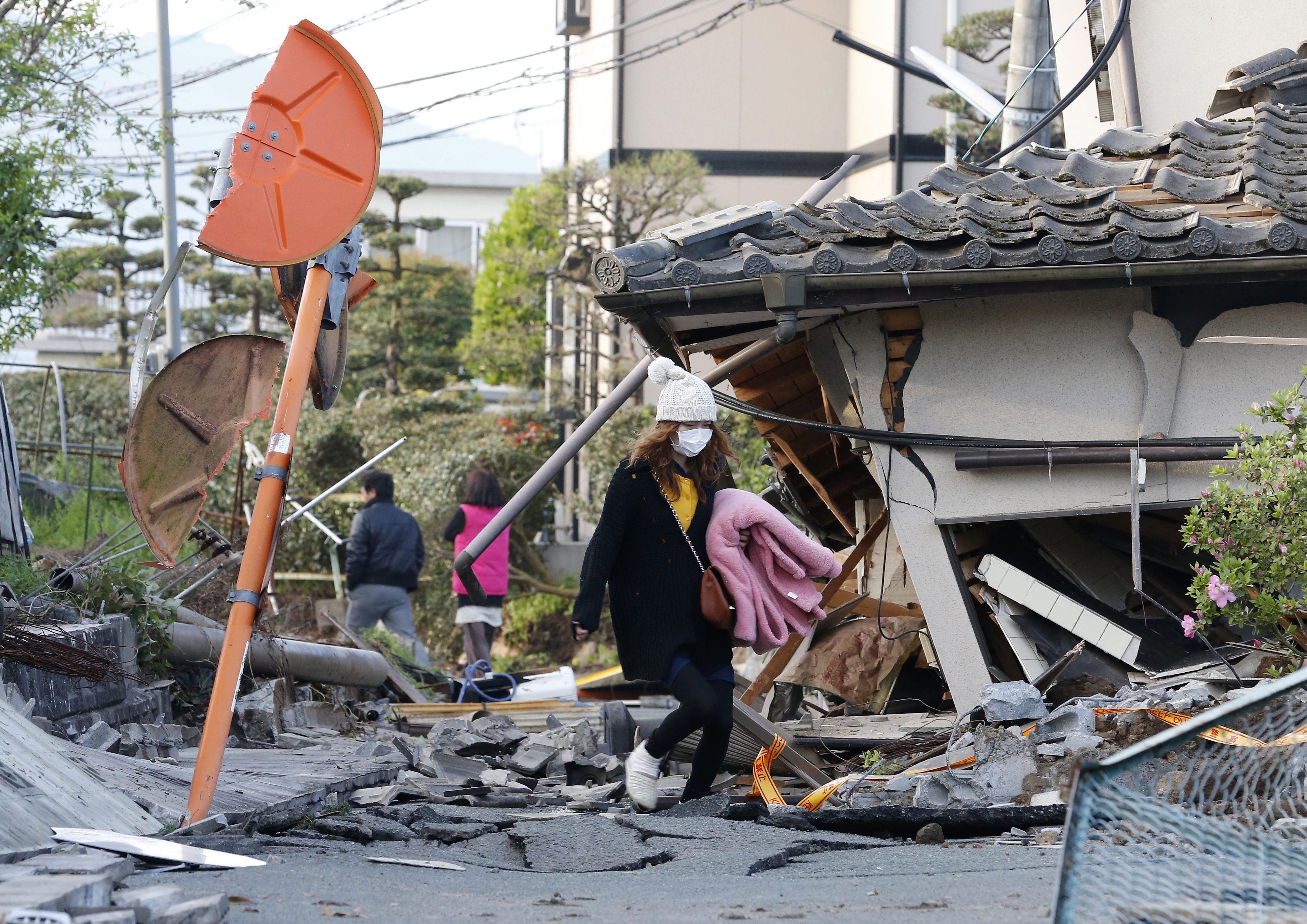 Japonia cutremur 16 aprilie 2016 - 6