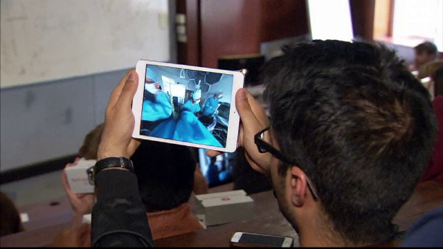 Premiera in medicina. Oameni din toate colturile lumii au asistat la o operatie de cancer folosind realitate virtuala