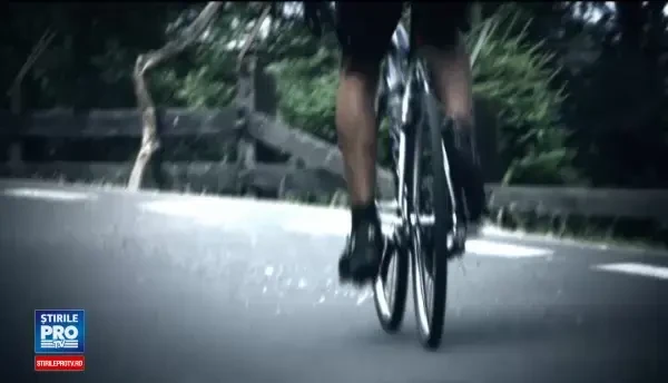 ANIMATIE GRAFICA. Un biciclist a cazut in fantana si a murit, incercand sa evite un accident de circulatie