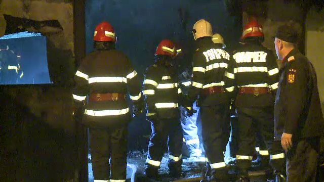 Incendiu la un depozit de textile din Capitala. Ce au gasit pompierii in interior, dupa ce au stins flacarile