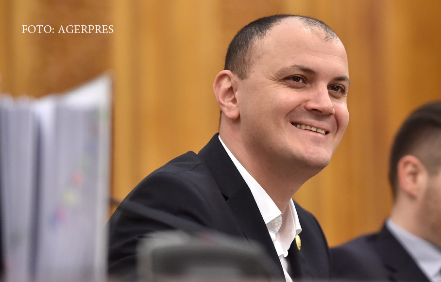 Fostul deputat, Sebastian Ghita, a fost dat in consemn la frontiera. DNA poate cere mandat de arestare preventiva in lipsa