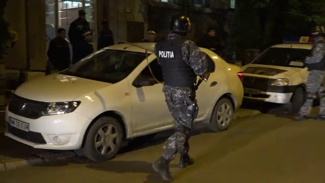 Romii care s-au batut cu topoare in Baia Mare, eliberati din arest, pentru ca "nu prezinta pericol public"