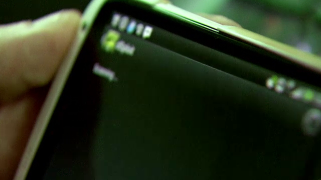 Riscurile la care te expui cand te conectezi la o retea wireless gratuita. Metoda prin care hackerii iti pot intra in telefon