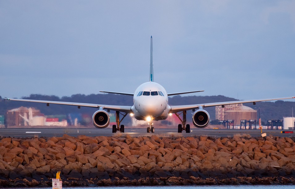 Un avion al Cathay Pacific a aterizat de urgenta, dupa ce un bebelus a murit la bord. Ce au descoperit medicii