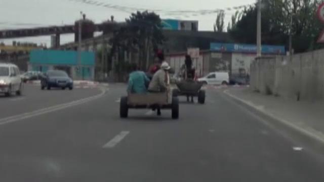 Doua carute, la intrecere pe un bulevard aglomerat din Constanta. Imaginile halucinante surprinse de un sofer