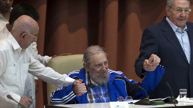 Discursul febril al lui Fidel Castro in fata a 1000 de "tovarasi": "Ideile comunistilor cubanezi vor dainui de-a pururi!"