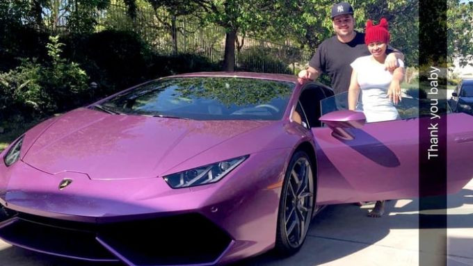 "Multumesc, iubire!". Vedeta care a primit de la iubitul ei un Lamborghini de peste 200.000 de dolari