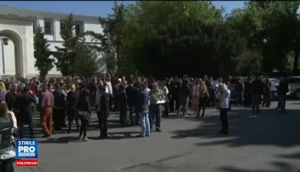 Dupa doua seri de liniste pe scena Operei, ministrul Culturii a vorbit cu artistii. De ce nu a dorit prezenta presei