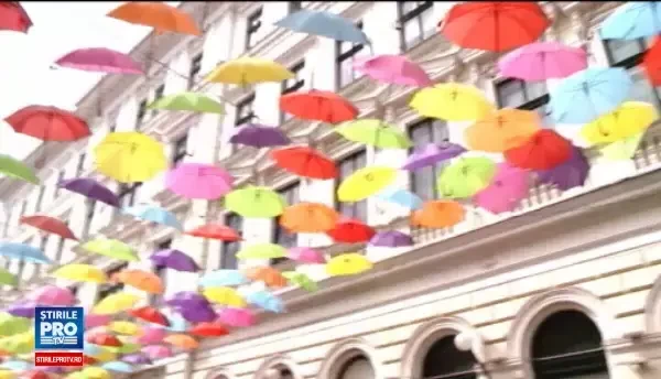 Locul in care sute de romani isi fac selfie-uri zilnic. In ce oras din Romania se afla cupola din 700 de umbrele colorate